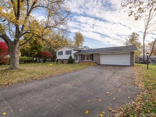 3245 Brookview Court, Adrian, MI 49221