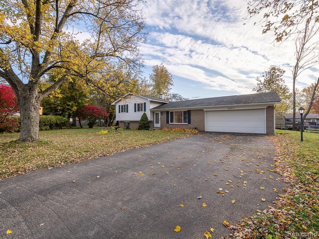 3245 Brookview Court, Adrian, MI 49221