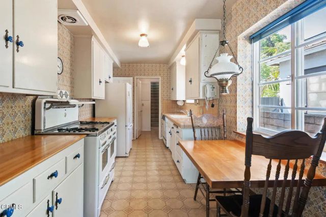 17835 Tarzana Street, Encino, CA 91316