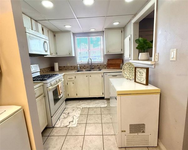 1100 MARTINIQUE DRIVE 105, Winter Haven, FL 33884