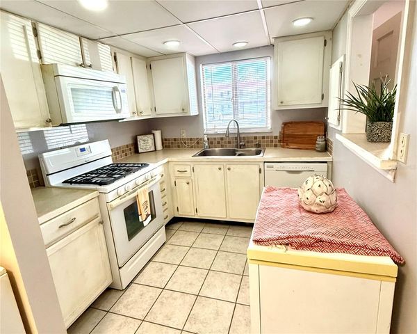 1100 MARTINIQUE DRIVE 105, Winter Haven, FL 33884