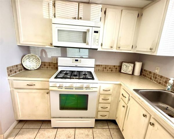 1100 MARTINIQUE DRIVE 105, Winter Haven, FL 33884