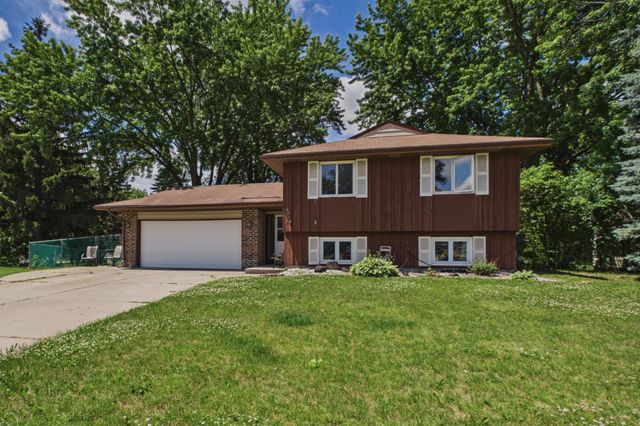 6006 Lower 131st Street Court, Apple Valley, MN 55124