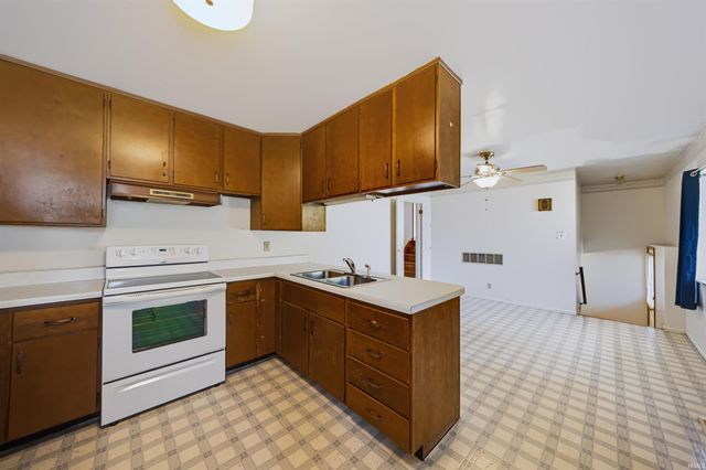 1113 Westchester Court, Evansville, IN 47710