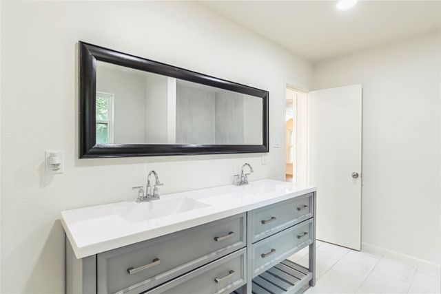 910 Tamara Lane, Grand Prairie, TX 75051