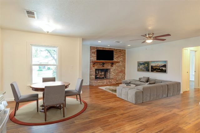 910 Tamara Lane, Grand Prairie, TX 75051