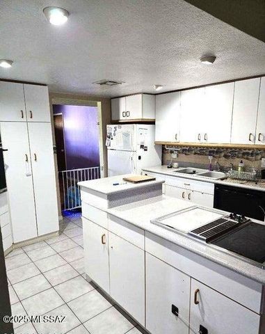 734 S Hermosa Drive, Benson, AZ 85602