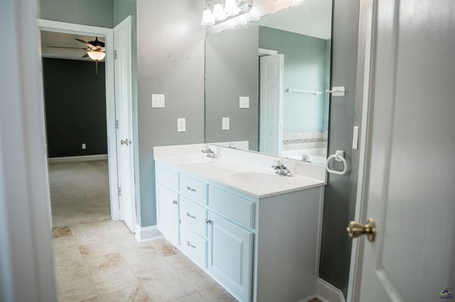 121 Spring Chase Circle, Kathleen, GA 31047