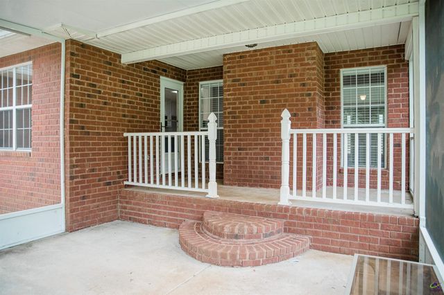 121 Spring Chase Circle, Kathleen, GA 31047