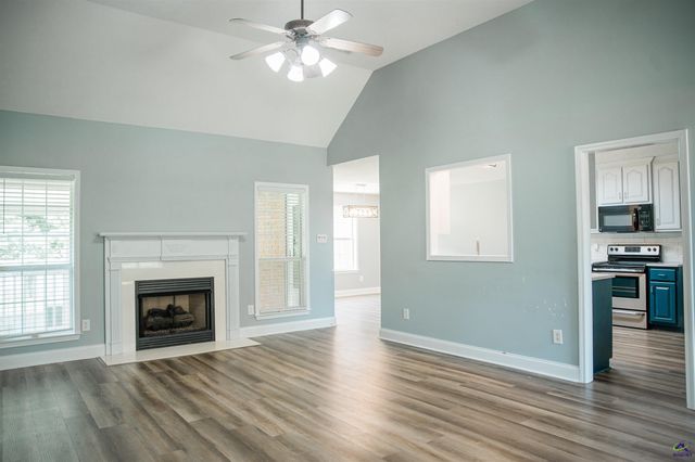 121 Spring Chase Circle, Kathleen, GA 31047