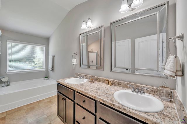 215 Tyndall Way, Perry, GA 31069