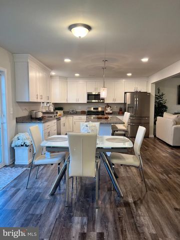 209 PULASKI AVE, Blackwood, NJ 08012