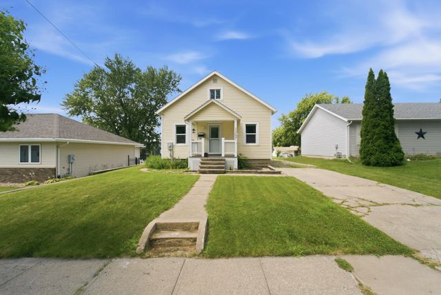 1207 6Th Street, Grundy Center, IA 50638
