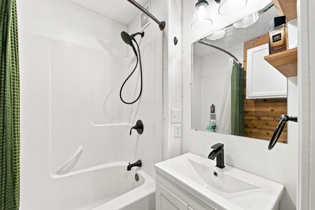 1207 6Th Street, Grundy Center, IA 50638