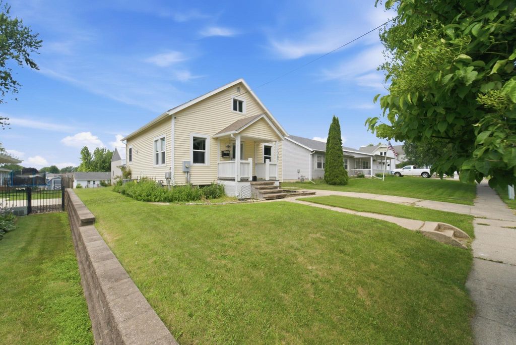 1207 6Th Street, Grundy Center, IA 50638