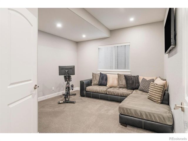 8712 Portico Lane, Longmont, CO 80503