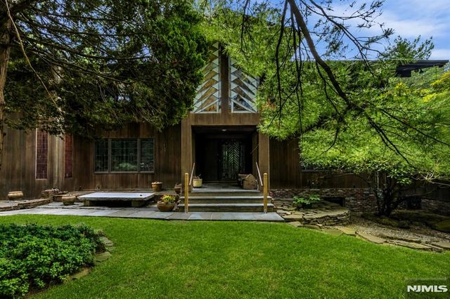 34 Cambridge Way, Alpine, NJ 07620