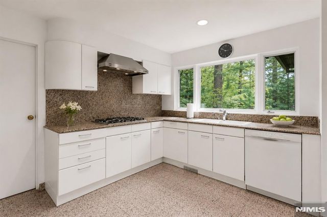 34 Cambridge Way, Alpine, NJ 07620
