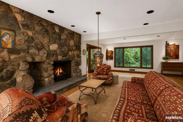 34 Cambridge Way, Alpine, NJ 07620