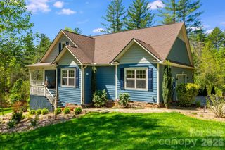 323 Daylily Drive, Hendersonville, NC 28739