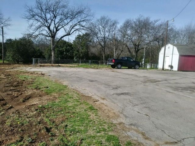 1011 N Main Street, Cleburne, TX 76033