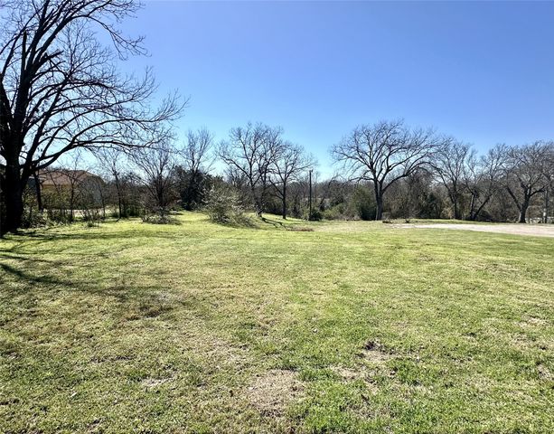 1011 N Main Street, Cleburne, TX 76033