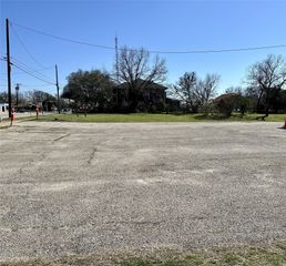 1011 N Main Street, Cleburne, TX 76033