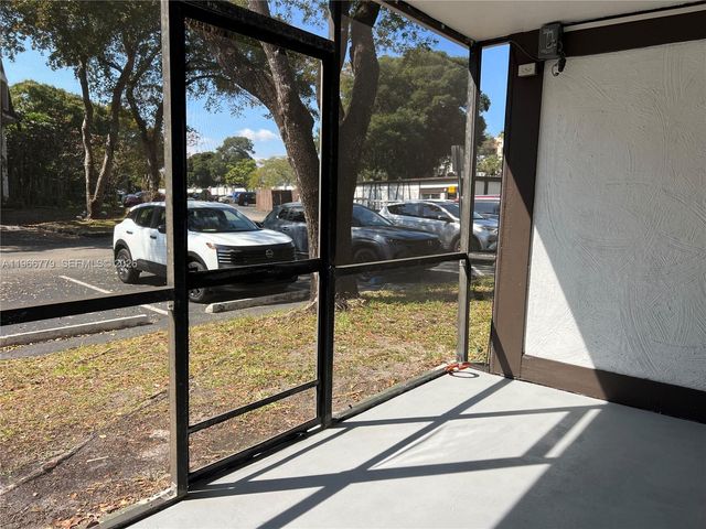 3690 Inverrary Dr 1K, Lauderhill, FL 33319