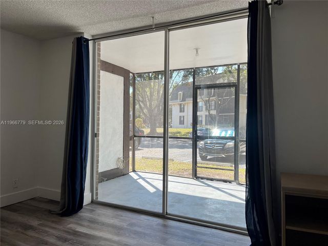 3690 Inverrary Dr 1K, Lauderhill, FL 33319