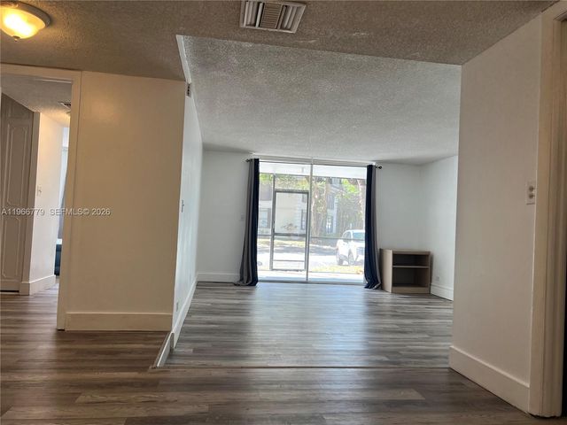 3690 Inverrary Dr 1K, Lauderhill, FL 33319