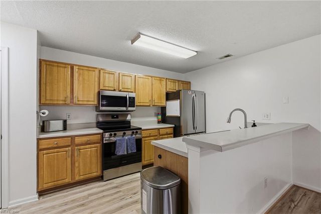 826 Miller Creek LN, Newport News, VA 23603