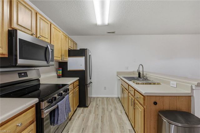 826 Miller Creek LN, Newport News, VA 23603