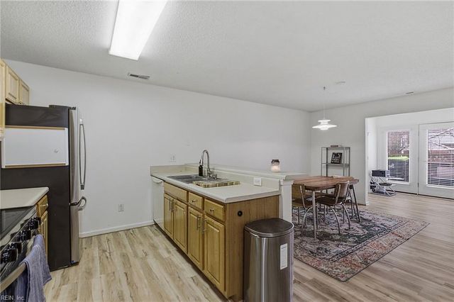 826 Miller Creek LN, Newport News, VA 23603