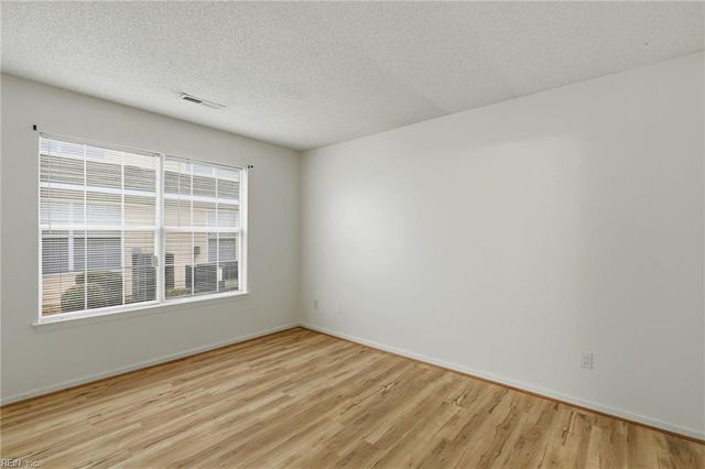 826 Miller Creek LN, Newport News, VA 23603