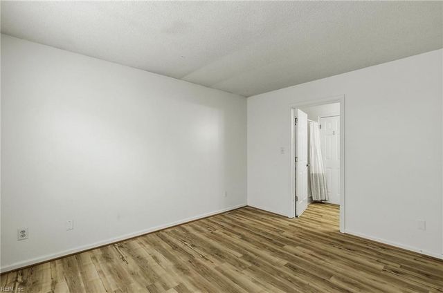 826 Miller Creek LN, Newport News, VA 23603