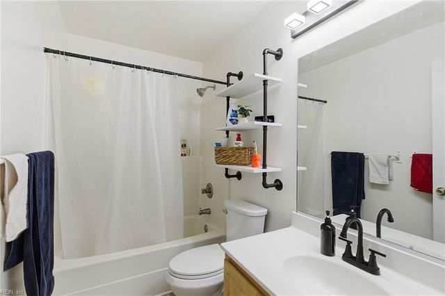 826 Miller Creek LN, Newport News, VA 23603