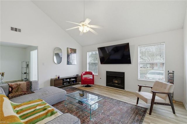 826 Miller Creek LN, Newport News, VA 23603