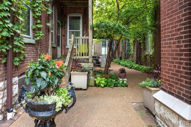 1808 S 9th Street, St Louis, MO 63104