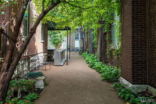 1808 S 9th Street, St Louis, MO 63104