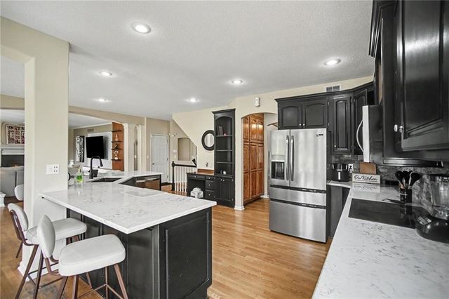 5605 NE Misty Meadow Place, Lee's Summit, MO 64064