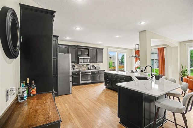 5605 NE Misty Meadow Place, Lee's Summit, MO 64064