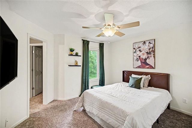5605 NE Misty Meadow Place, Lee's Summit, MO 64064