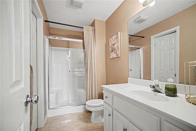 5605 NE Misty Meadow Place, Lee's Summit, MO 64064