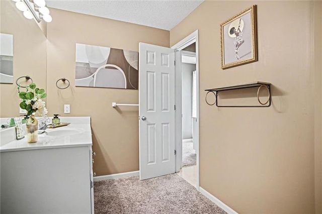 5605 NE Misty Meadow Place, Lee's Summit, MO 64064
