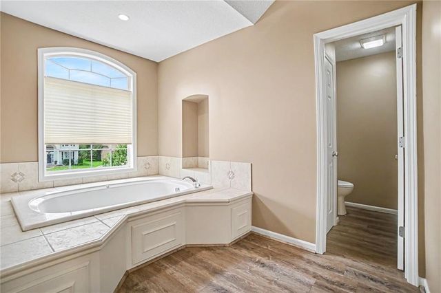 5605 NE Misty Meadow Place, Lee's Summit, MO 64064