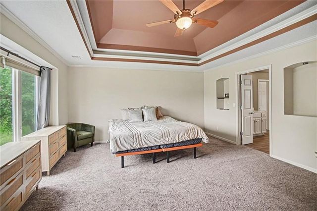 5605 NE Misty Meadow Place, Lee's Summit, MO 64064