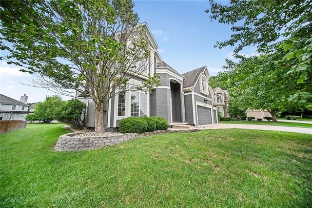 5605 NE Misty Meadow Place, Lee's Summit, MO 64064