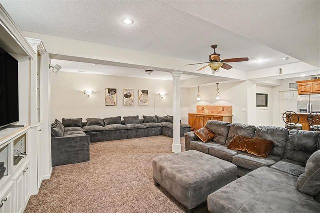 5605 NE Misty Meadow Place, Lee's Summit, MO 64064