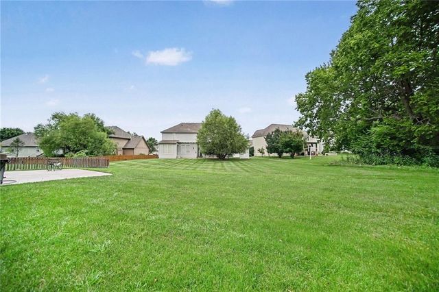 5605 NE Misty Meadow Place, Lee's Summit, MO 64064