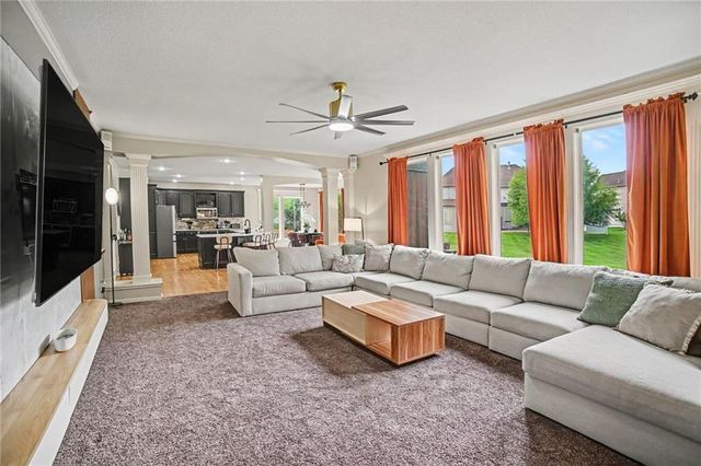 5605 NE Misty Meadow Place, Lee's Summit, MO 64064